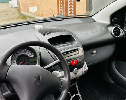 Черный Пежо 107, объемом двигателя 1 л и пробегом 131 тыс. км за 5800 $, фото 4 на Automoto.ua