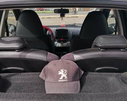 Черный Пежо 107, объемом двигателя 1 л и пробегом 53 тыс. км за 7100 $, фото 4 на Automoto.ua