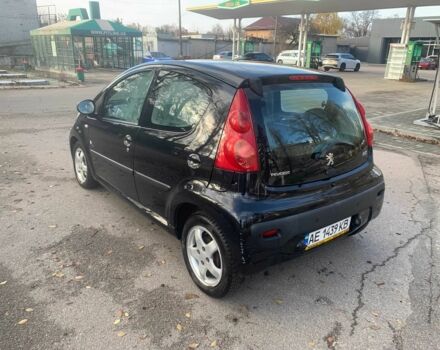 Черный Пежо 107, объемом двигателя 1 л и пробегом 130 тыс. км за 5500 $, фото 3 на Automoto.ua