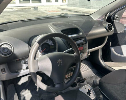 Чорний Пежо 107, об'ємом двигуна 1 л та пробігом 230 тис. км за 3800 $, фото 2 на Automoto.ua