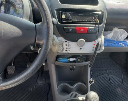 Черный Пежо 107, объемом двигателя 1 л и пробегом 102 тыс. км за 5000 $, фото 5 на Automoto.ua