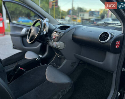 Чорний Пежо 107, об'ємом двигуна 1 л та пробігом 55 тис. км за 6999 $, фото 27 на Automoto.ua
