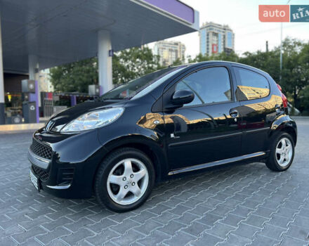 Чорний Пежо 107, об'ємом двигуна 1 л та пробігом 55 тис. км за 6999 $, фото 3 на Automoto.ua