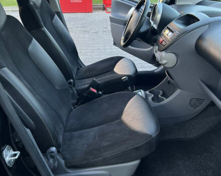 Чорний Пежо 107, об'ємом двигуна 1 л та пробігом 55 тис. км за 6999 $, фото 28 на Automoto.ua