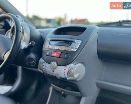 Чорний Пежо 107, об'ємом двигуна 1 л та пробігом 55 тис. км за 6999 $, фото 35 на Automoto.ua