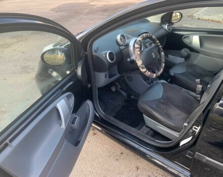 Черный Пежо 107, объемом двигателя 1 л и пробегом 130 тыс. км за 5500 $, фото 6 на Automoto.ua