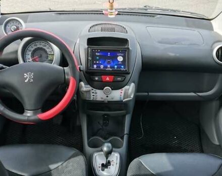 Черный Пежо 107, объемом двигателя 1 л и пробегом 53 тыс. км за 7100 $, фото 5 на Automoto.ua