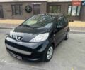 Черный Пежо 107, объемом двигателя 1 л и пробегом 162 тыс. км за 4600 $, фото 1 на Automoto.ua