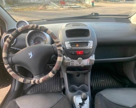 Черный Пежо 107, объемом двигателя 1 л и пробегом 130 тыс. км за 5500 $, фото 7 на Automoto.ua