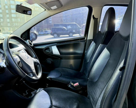 Черный Пежо 107, объемом двигателя 1 л и пробегом 119 тыс. км за 4800 $, фото 14 на Automoto.ua