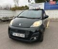 Пежо 107 2012 у Києві на Automoto.ua Чорний Пежо 107, об'ємом двигуна 1 л та пробігом 112 тис. км за 5800 $, фото 1 на Automoto.ua