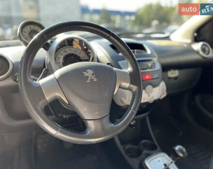 Черный Пежо 107, объемом двигателя 1 л и пробегом 177 тыс. км за 5500 $, фото 10 на Automoto.ua