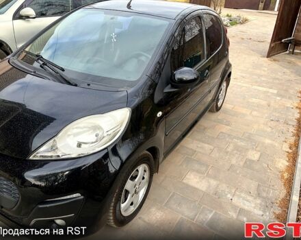 Чорний Пежо 107, об'ємом двигуна 1 л та пробігом 84 тис. км за 6500 $, фото 2 на Automoto.ua