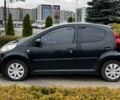 Черный Пежо 107, объемом двигателя 1 л и пробегом 131 тыс. км за 6999 $, фото 3 на Automoto.ua