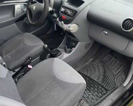 Черный Пежо 107, объемом двигателя 1 л и пробегом 200 тыс. км за 3500 $, фото 11 на Automoto.ua