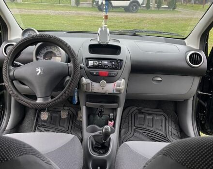 Черный Пежо 107, объемом двигателя 1 л и пробегом 200 тыс. км за 3500 $, фото 16 на Automoto.ua