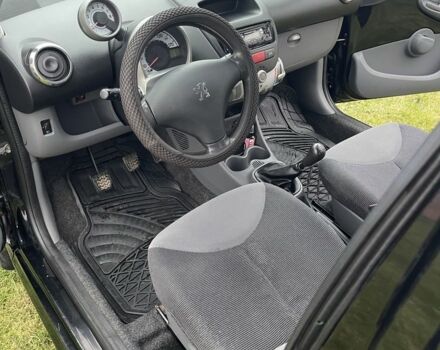 Черный Пежо 107, объемом двигателя 1 л и пробегом 200 тыс. км за 3500 $, фото 8 на Automoto.ua
