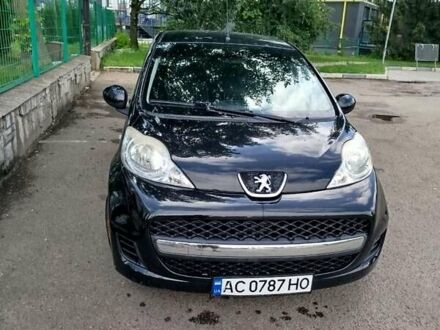 Черный Пежо 107, объемом двигателя 1 л и пробегом 200 тыс. км за 5000 $, фото 1 на Automoto.ua