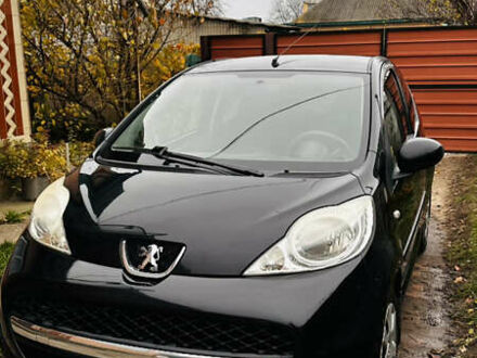 Черный Пежо 107, объемом двигателя 1 л и пробегом 131 тыс. км за 5800 $, фото 1 на Automoto.ua