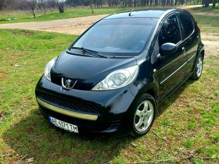 Чорний Пежо 107, об'ємом двигуна 1 л та пробігом 177 тис. км за 4700 $, фото 1 на Automoto.ua