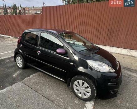 Черный Пежо 107, объемом двигателя 1 л и пробегом 105 тыс. км за 6500 $, фото 1 на Automoto.ua