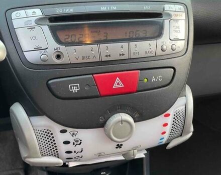 Фіолетовий Пежо 107, об'ємом двигуна 1 л та пробігом 116 тис. км за 5800 $, фото 9 на Automoto.ua