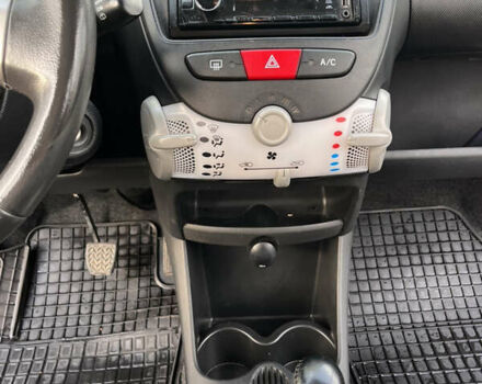 Фиолетовый Пежо 107, объемом двигателя 1 л и пробегом 71 тыс. км за 7150 $, фото 5 на Automoto.ua