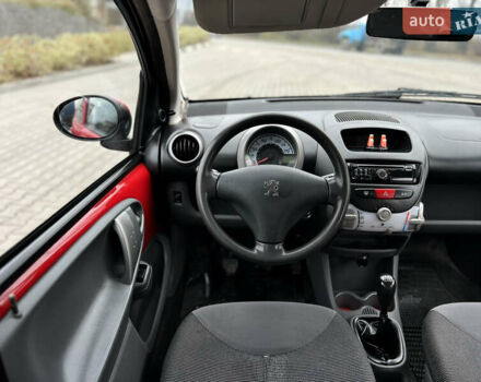 Червоний Пежо 107, об'ємом двигуна 1 л та пробігом 149 тис. км за 3999 $, фото 28 на Automoto.ua