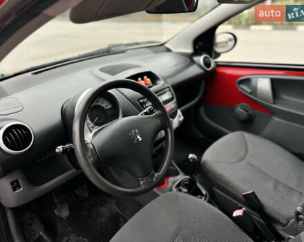 Червоний Пежо 107, об'ємом двигуна 1 л та пробігом 149 тис. км за 3999 $, фото 33 на Automoto.ua