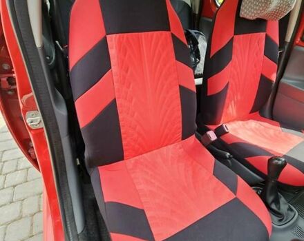 Красный Пежо 107, объемом двигателя 1 л и пробегом 148 тыс. км за 3700 $, фото 14 на Automoto.ua