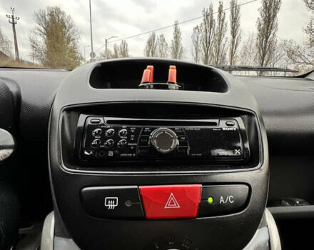 Червоний Пежо 107, об'ємом двигуна 1 л та пробігом 149 тис. км за 3999 $, фото 53 на Automoto.ua