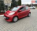 Красный Пежо 107, объемом двигателя 1 л и пробегом 120 тыс. км за 4700 $, фото 1 на Automoto.ua