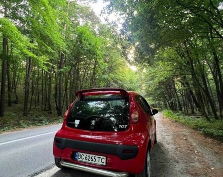 Красный Пежо 107, объемом двигателя 1 л и пробегом 188 тыс. км за 2700 $, фото 2 на Automoto.ua