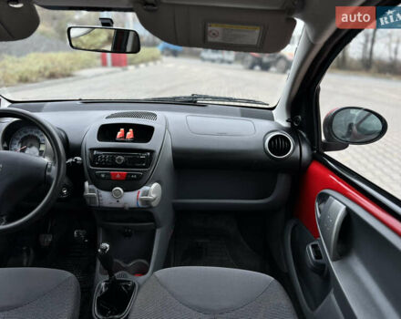 Червоний Пежо 107, об'ємом двигуна 1 л та пробігом 149 тис. км за 3999 $, фото 29 на Automoto.ua