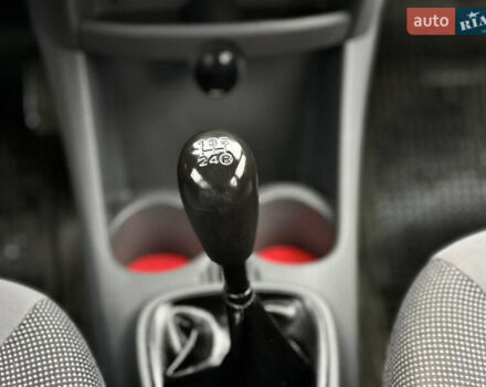 Красный Пежо 107, объемом двигателя 1 л и пробегом 149 тыс. км за 3999 $, фото 32 на Automoto.ua