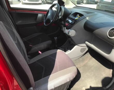 Красный Пежо 107, объемом двигателя 1 л и пробегом 92 тыс. км за 4590 $, фото 5 на Automoto.ua