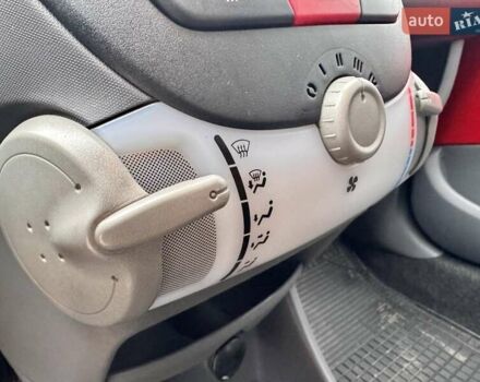 Красный Пежо 107, объемом двигателя 1 л и пробегом 151 тыс. км за 2999 $, фото 31 на Automoto.ua