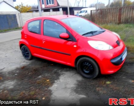 Красный Пежо 107, объемом двигателя 1 л и пробегом 250 тыс. км за 4400 $, фото 3 на Automoto.ua