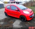 Красный Пежо 107, объемом двигателя 1 л и пробегом 250 тыс. км за 4400 $, фото 3 на Automoto.ua
