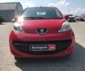 Красный Пежо 107, объемом двигателя 1 л и пробегом 92 тыс. км за 4590 $, фото 1 на Automoto.ua