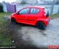 Красный Пежо 107, объемом двигателя 1 л и пробегом 250 тыс. км за 4400 $, фото 1 на Automoto.ua