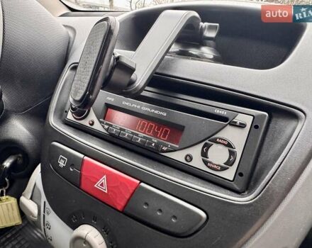 Красный Пежо 107, объемом двигателя 1 л и пробегом 151 тыс. км за 2999 $, фото 45 на Automoto.ua