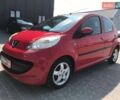 Червоний Пежо 107, об'ємом двигуна 1 л та пробігом 92 тис. км за 4590 $, фото 1 на Automoto.ua
