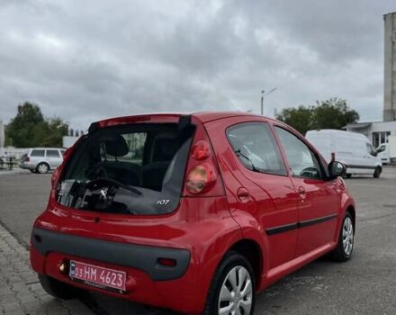 Красный Пежо 107, объемом двигателя 1 л и пробегом 170 тыс. км за 5000 $, фото 1 на Automoto.ua