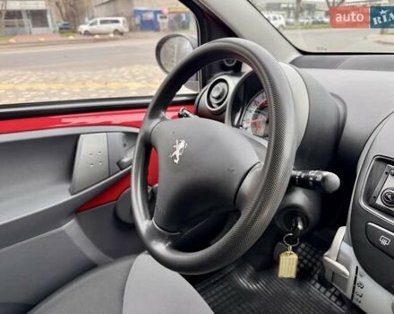 Красный Пежо 107, объемом двигателя 1 л и пробегом 151 тыс. км за 2999 $, фото 44 на Automoto.ua