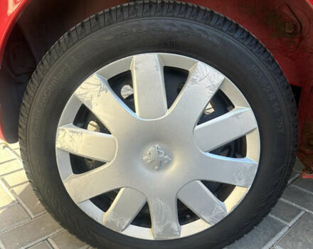 Красный Пежо 107, объемом двигателя 1 л и пробегом 151 тыс. км за 2999 $, фото 30 на Automoto.ua