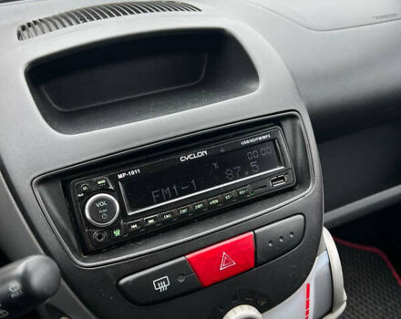 Червоний Пежо 107, об'ємом двигуна 1 л та пробігом 139 тис. км за 4200 $, фото 12 на Automoto.ua