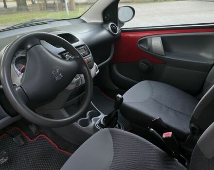 Красный Пежо 107, объемом двигателя 1 л и пробегом 139 тыс. км за 2999 $, фото 7 на Automoto.ua