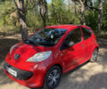 Красный Пежо 107, объемом двигателя 1 л и пробегом 197 тыс. км за 4350 $, фото 1 на Automoto.ua