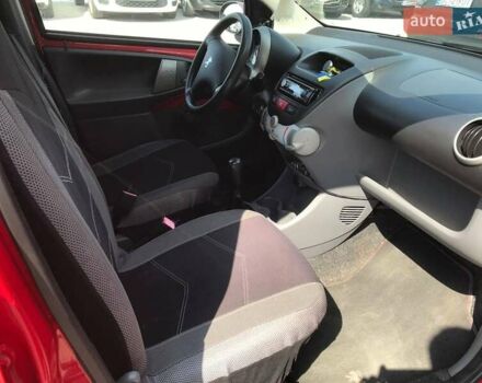 Червоний Пежо 107, об'ємом двигуна 1 л та пробігом 92 тис. км за 4590 $, фото 3 на Automoto.ua